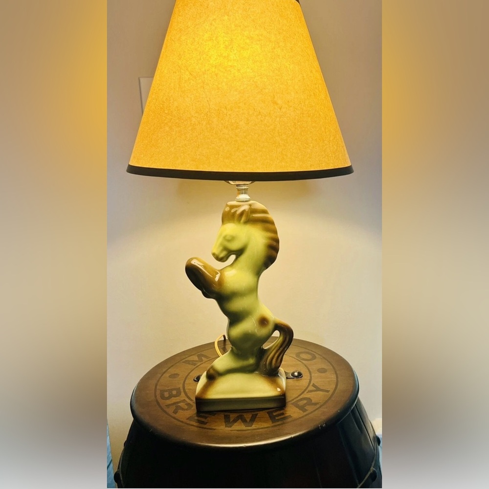 VTG 1950’s Green Brown Gonder Pottery Rearing HORSE Table Lamp & Shade - Picture 4 of 11